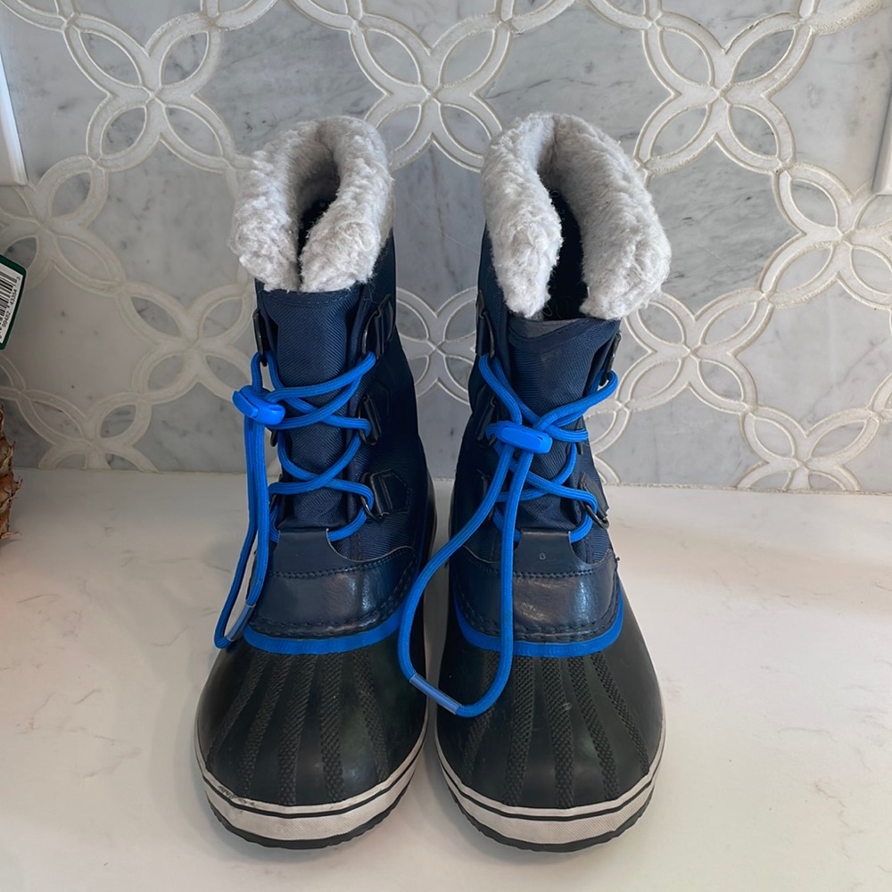 Boys Sorel boots!  Blues size 5